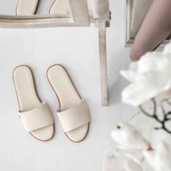 Slippers GLORIA + Ecru | TOGAS -Togas 102 a304