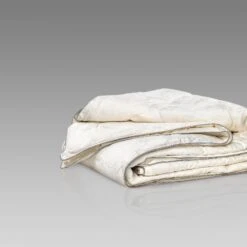 Comforter FOUR SEASONS 18 Comforter FOUR SEASONS -Togas 4 seasons quilt l s us 10da