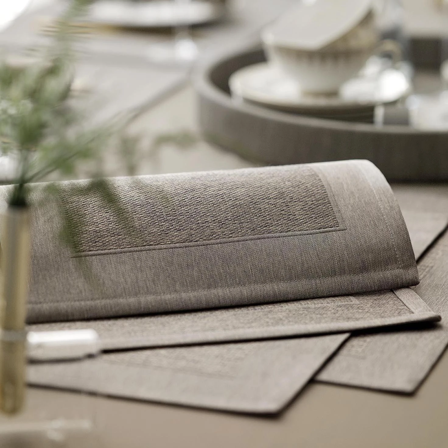 Placemat CHELSEA + Grey | TOGAS 2 Placemat CHELSEA + Grey | TOGAS