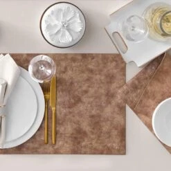 Placemat DANFORD + Brown | TOGAS 14 Placemat DANFORD + Brown | TOGAS -Togas DANFORD GOLD PLCMT LS 09c4
