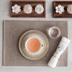 Placemat SCORBI + Beige | TOGAS 14 Placemat SCORBI + Beige | TOGAS -Togas SCORSBI BEIGE PLCMT LS bac6