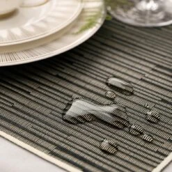 Placemat UNION + Black | TOGAS 12 Placemat UNION + Black | TOGAS -Togas UNION BLACK PLCMT DTL 03 3a00