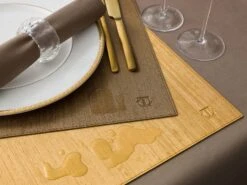 Placemat RAPHAEL + Golden | TOGAS -Togas raphael plcmt yellow brown ls dtl 8456