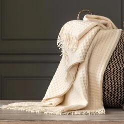 Throw RIALTO -Togas rialto throw ecru hover 2
